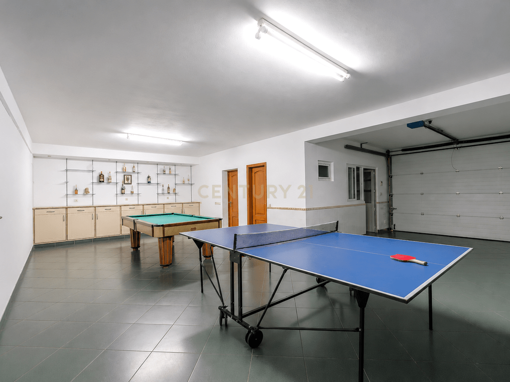 House T4+ in Guia — image 44