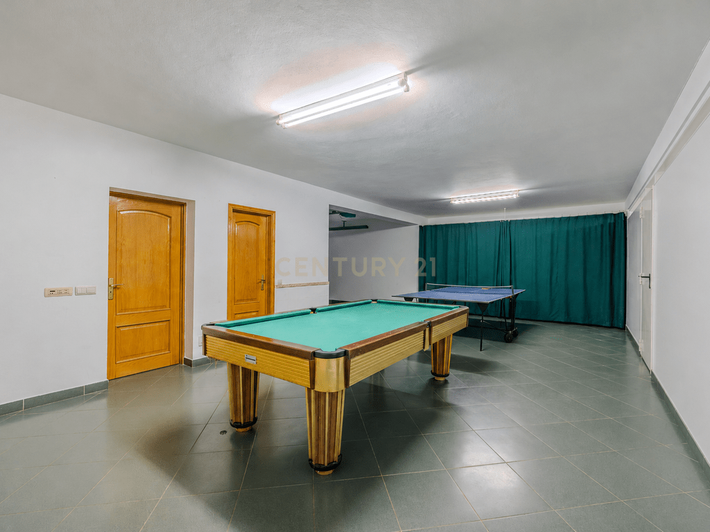 House T4+ in Guia — image 45