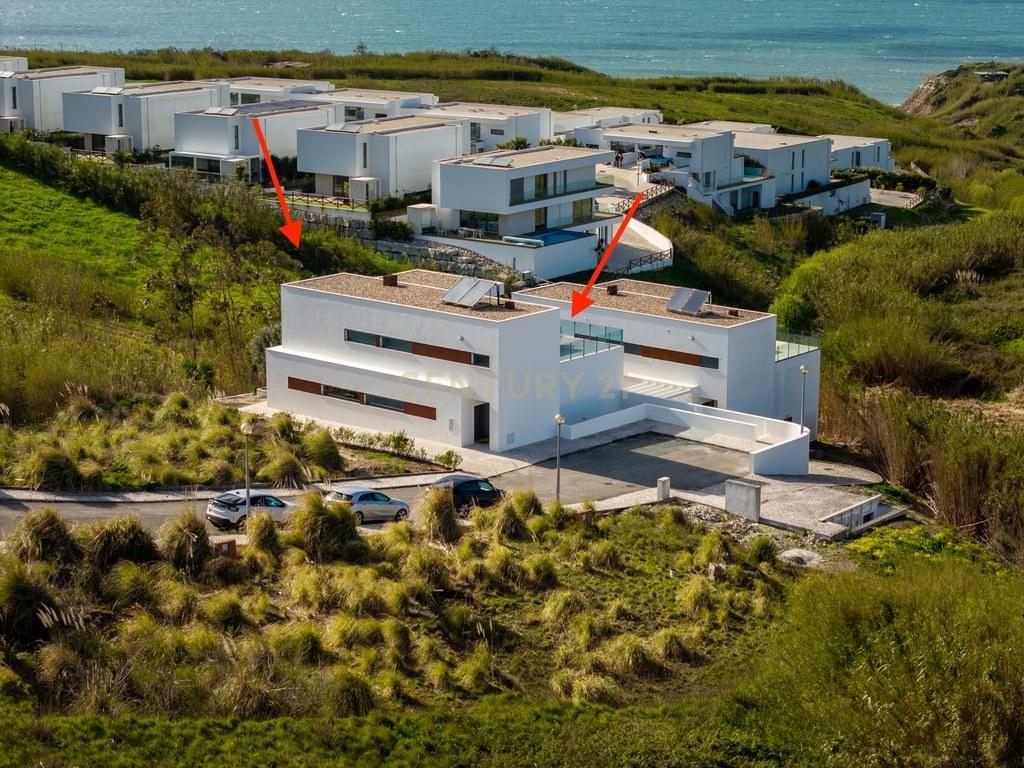 House T4+ in União das freguesias de Lourinhã e Atalaia — image 02