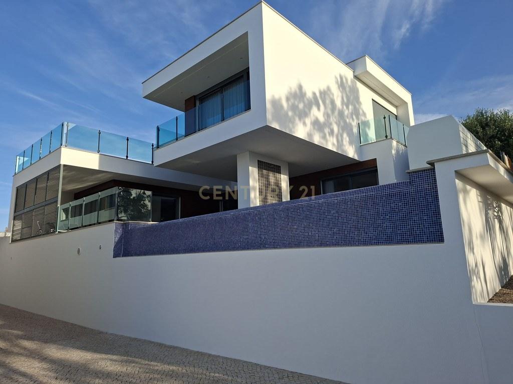 House T4+ in União das freguesias de Lourinhã e Atalaia — image 07