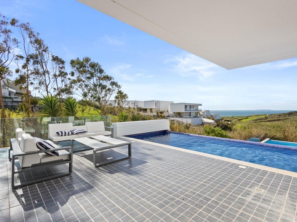 House T4+ in União das freguesias de Lourinhã e Atalaia — image 09