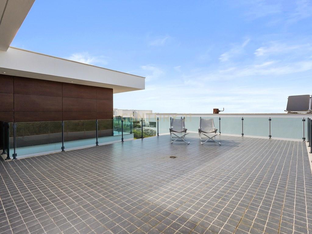 House T4+ in União das freguesias de Lourinhã e Atalaia — image 12