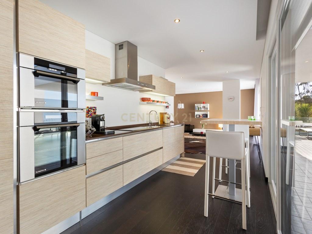 House T4+ in União das freguesias de Lourinhã e Atalaia — image 16