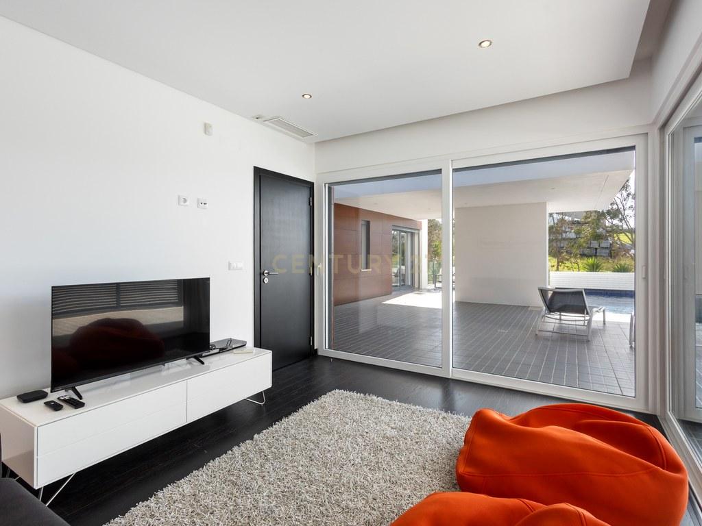 House T4+ in União das freguesias de Lourinhã e Atalaia — image 21