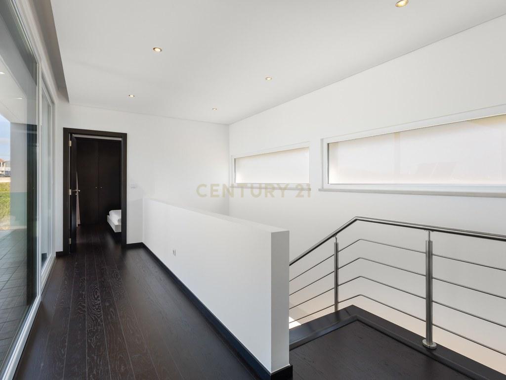 House T4+ in União das freguesias de Lourinhã e Atalaia — image 24