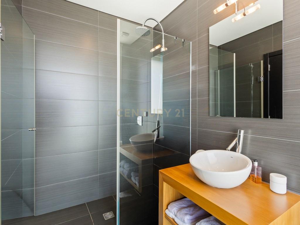 House T4+ in União das freguesias de Lourinhã e Atalaia — image 27