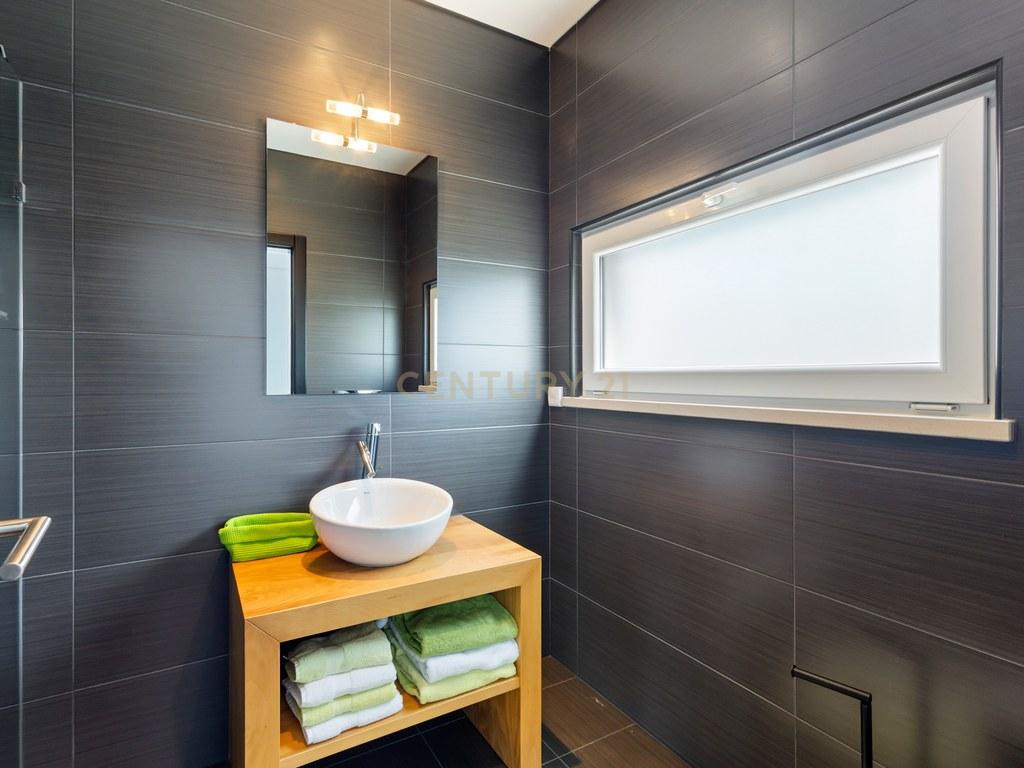 House T4+ in União das freguesias de Lourinhã e Atalaia — image 32