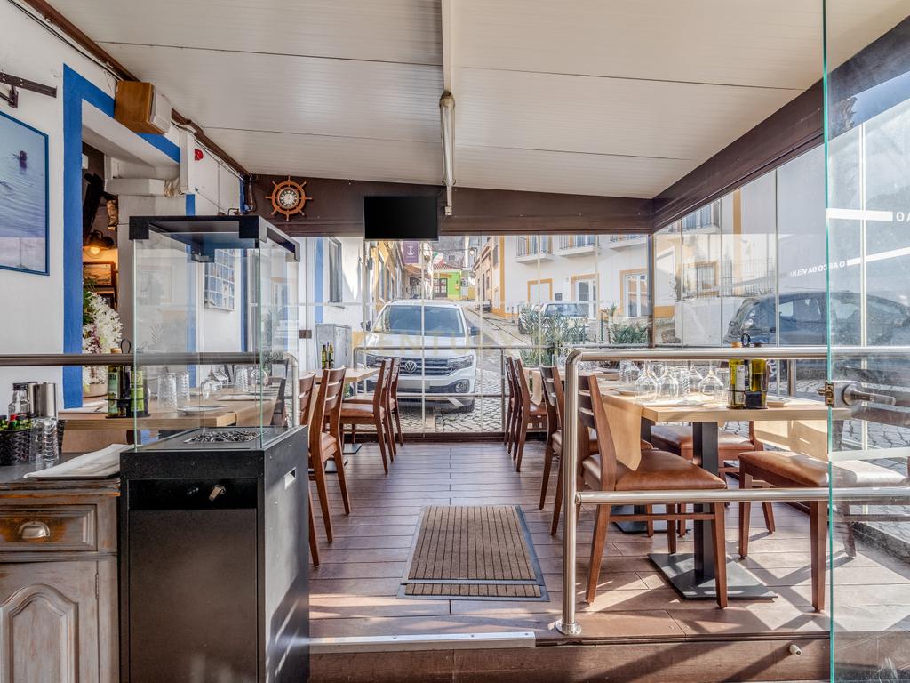 Building with restaurant in Alvor – image 10