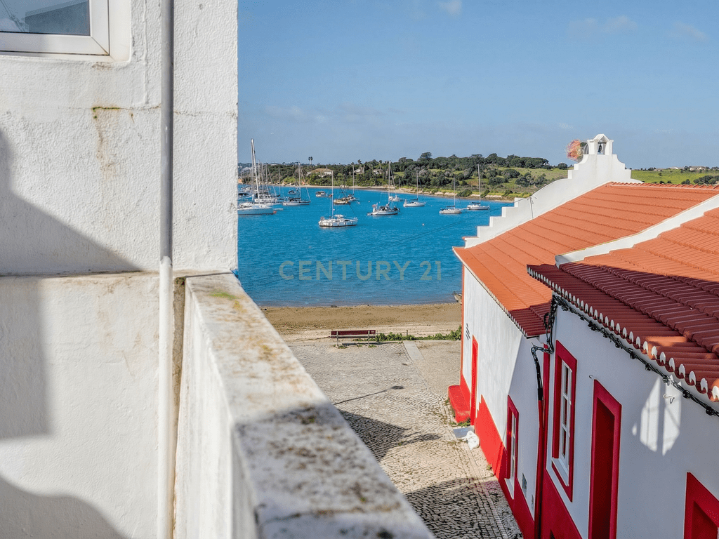 Building with restaurant in Alvor – image 24