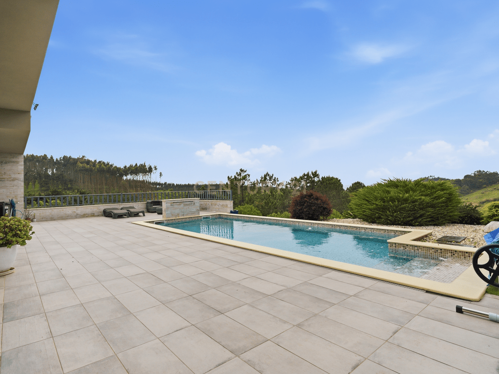 3-bedroom villa in Caldas da Rainha – image 02