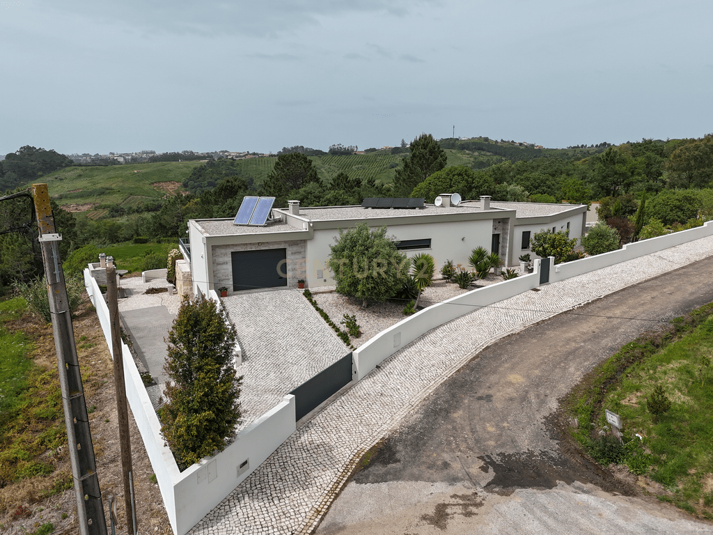 3-bedroom villa in Caldas da Rainha – image 03