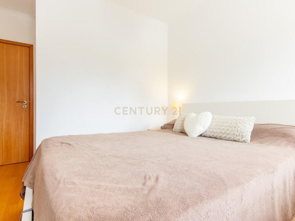 Apartment T2 in Corroios — image 02