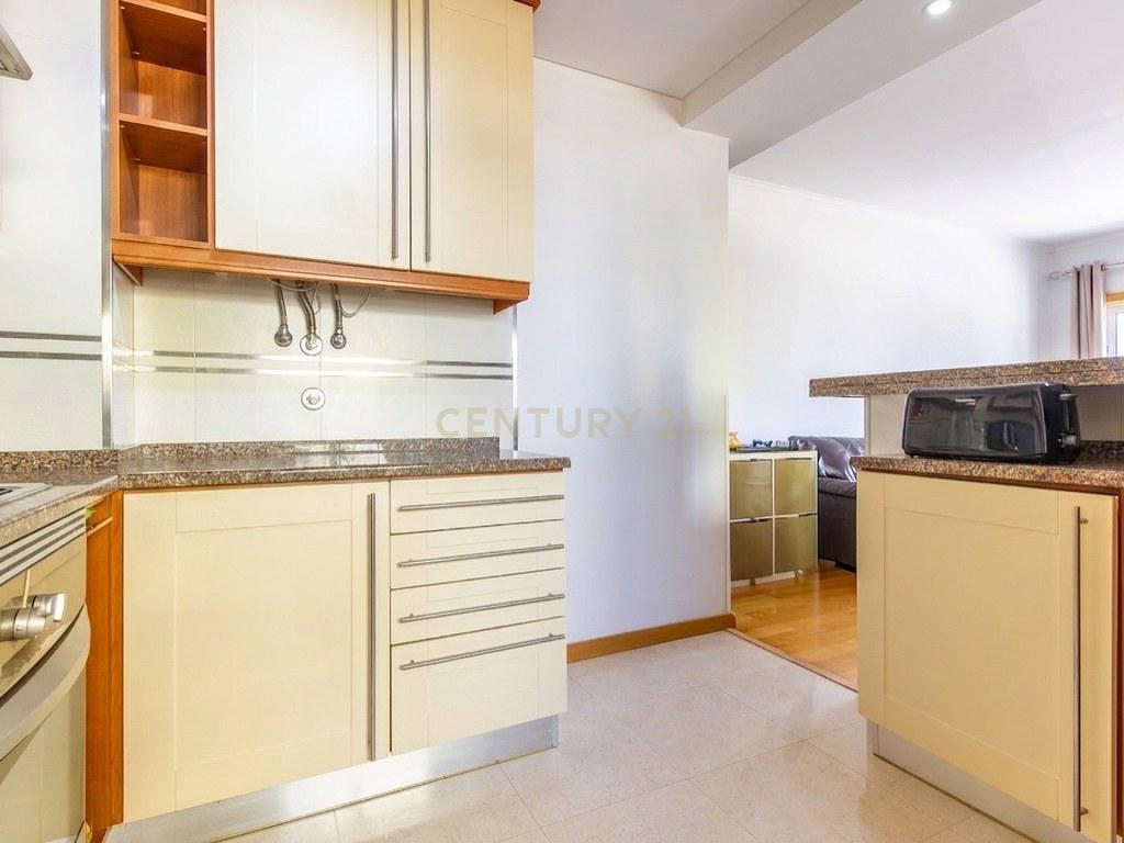 Apartment T2 in Corroios — image 08