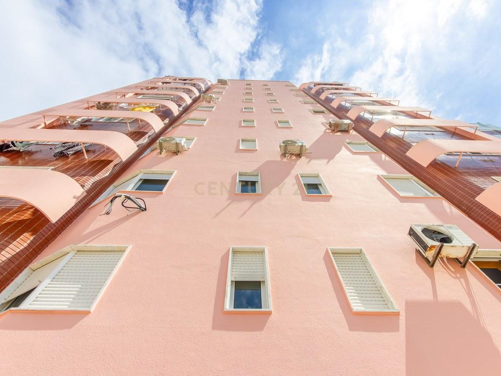 Apartment T2 in Corroios — image 17