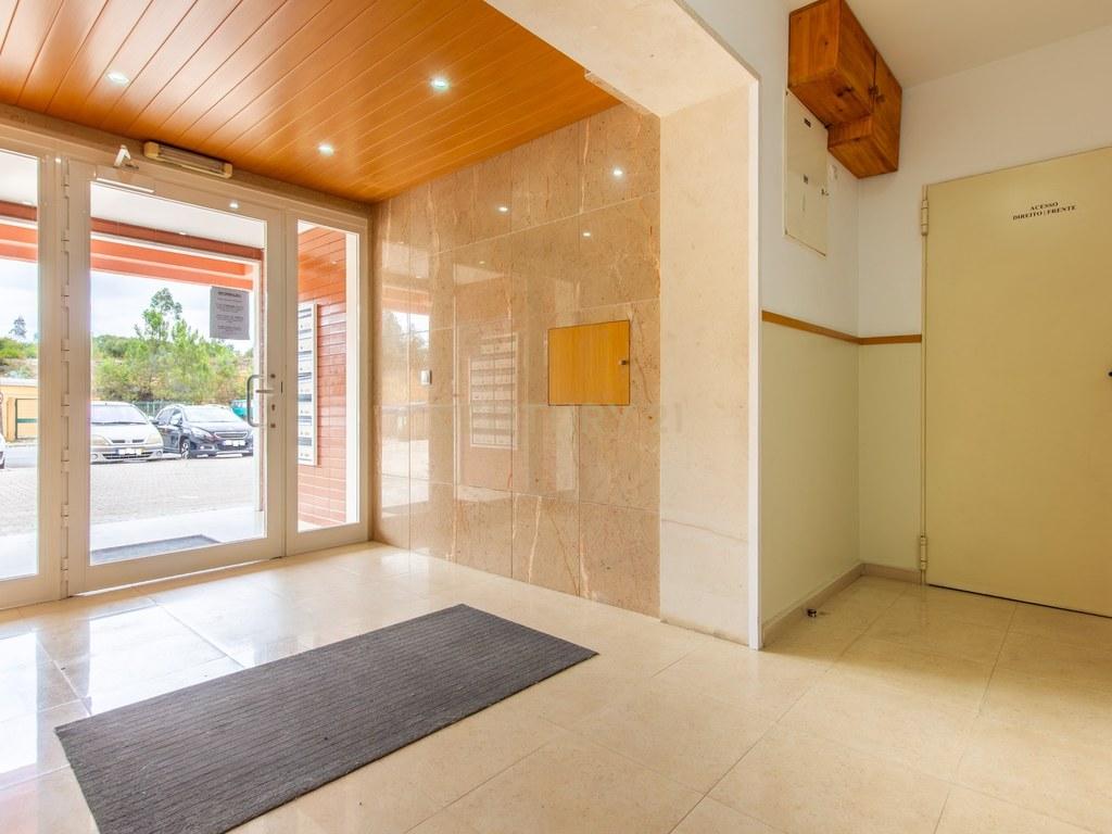 Apartment T2 in Corroios — image 19