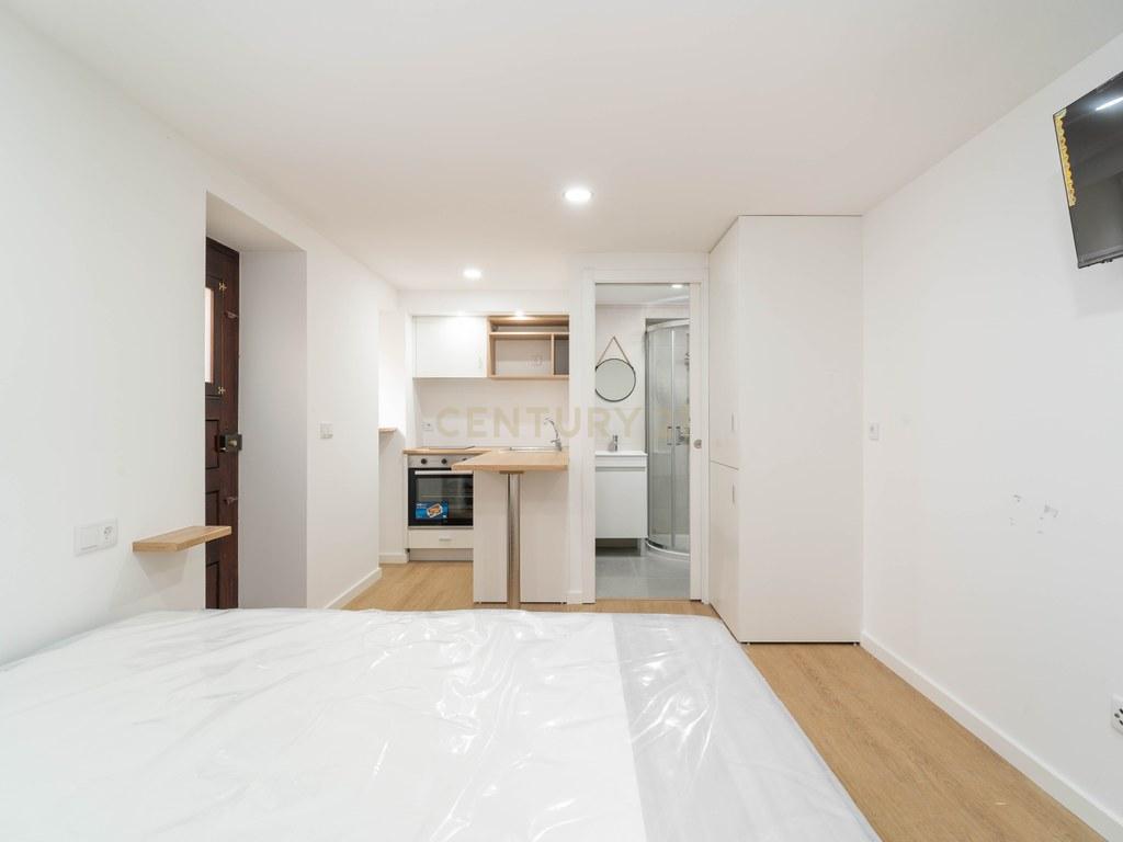 Apartment T2 in União das freguesias de Coimbra (Sé Nova, Santa Cruz, Almedina e São Bartolomeu) — image 01