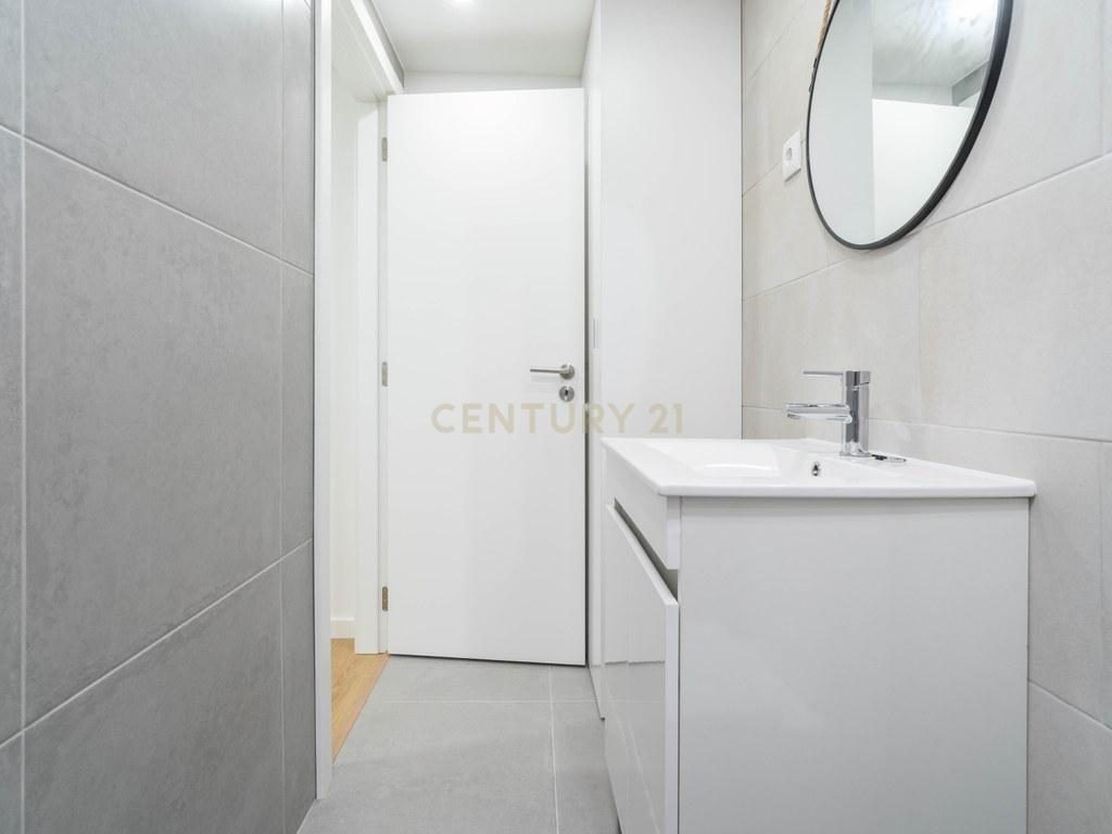 Apartment T2 in União das freguesias de Coimbra (Sé Nova, Santa Cruz, Almedina e São Bartolomeu) — image 03