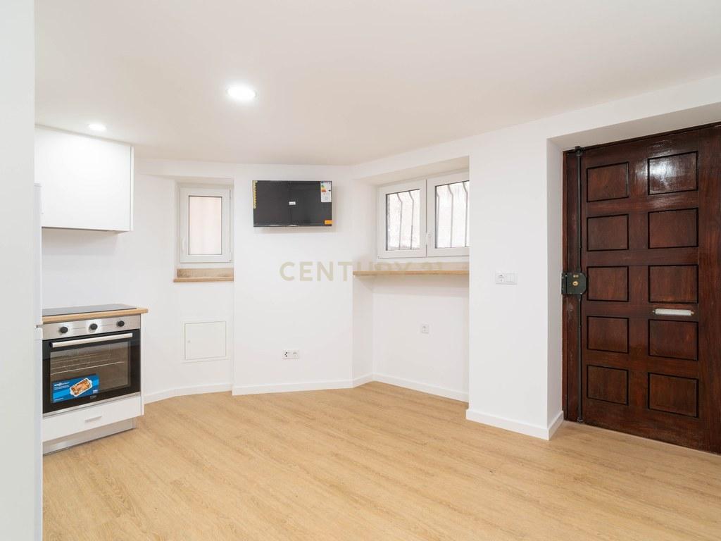Apartment T2 in União das freguesias de Coimbra (Sé Nova, Santa Cruz, Almedina e São Bartolomeu) — image 04