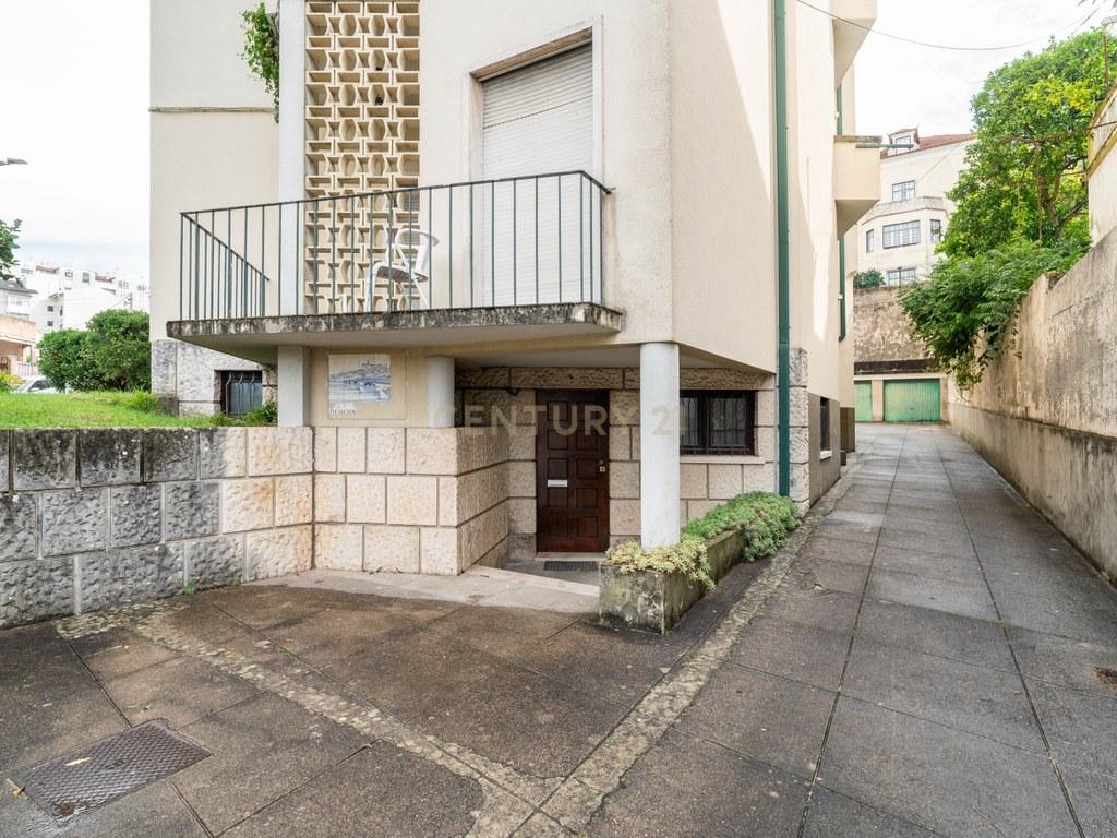 Apartment T2 in União das freguesias de Coimbra (Sé Nova, Santa Cruz, Almedina e São Bartolomeu) — image 10