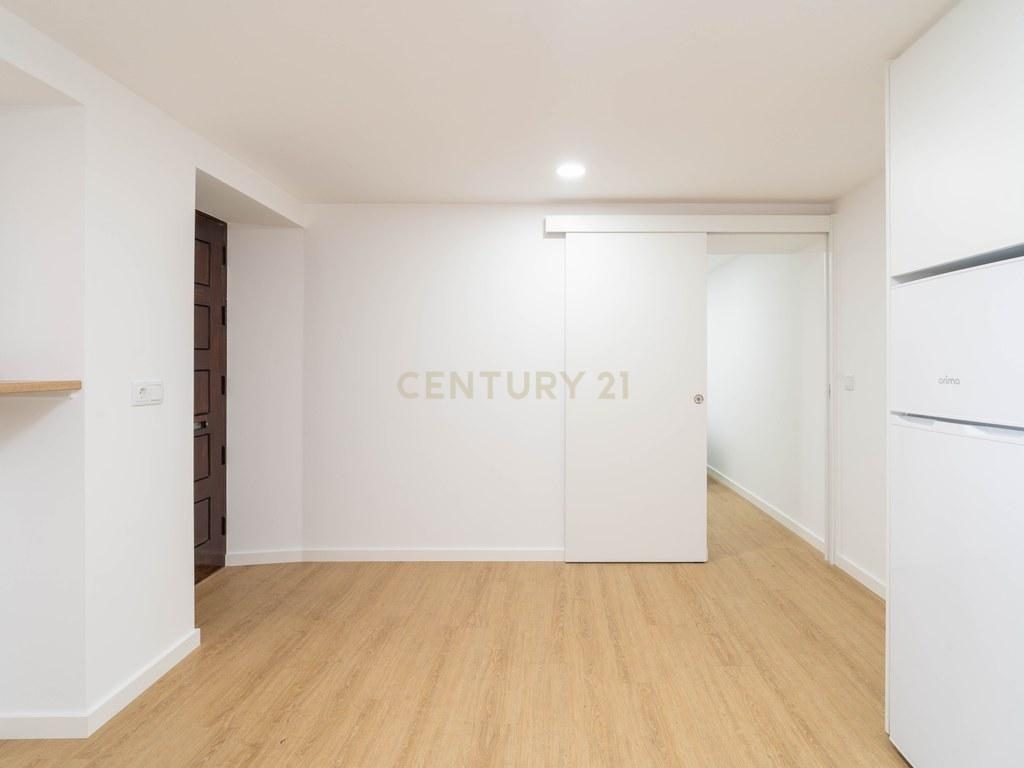 Apartment T2 in União das freguesias de Coimbra (Sé Nova, Santa Cruz, Almedina e São Bartolomeu) — image 12