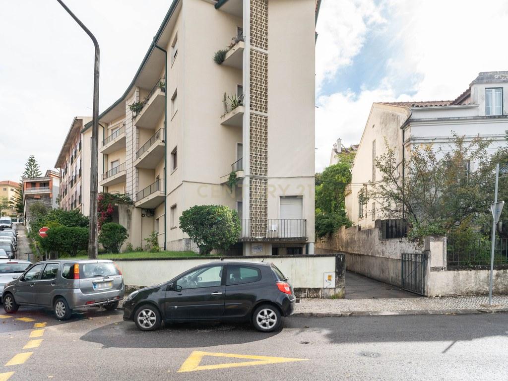 Apartment T2 in União das freguesias de Coimbra (Sé Nova, Santa Cruz, Almedina e São Bartolomeu) — image 13