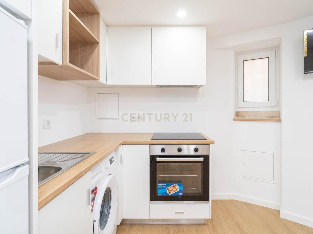 Apartment T2 in União das freguesias de Coimbra (Sé Nova, Santa Cruz, Almedina e São Bartolomeu) — image 15