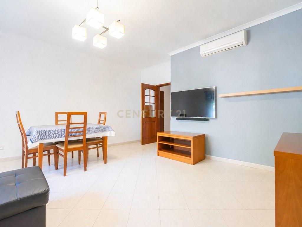 Apartment T2 in União das freguesias de Faro (Sé e São Pedro) — image 01