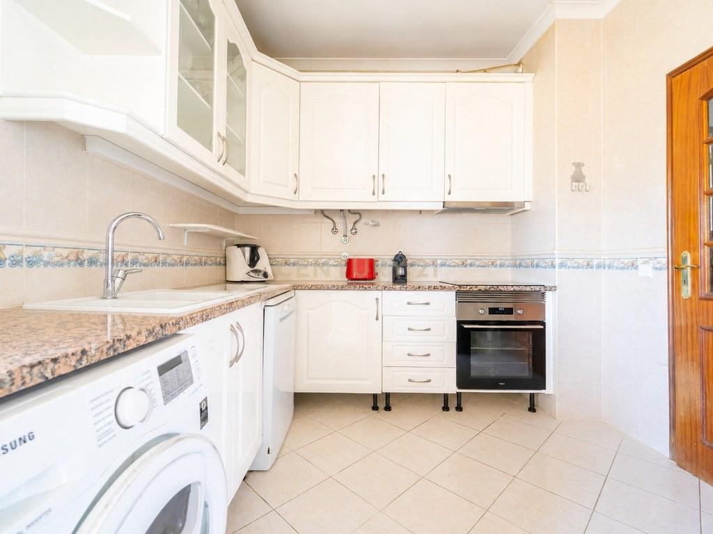 Apartment T2 in União das freguesias de Faro (Sé e São Pedro) — image 05