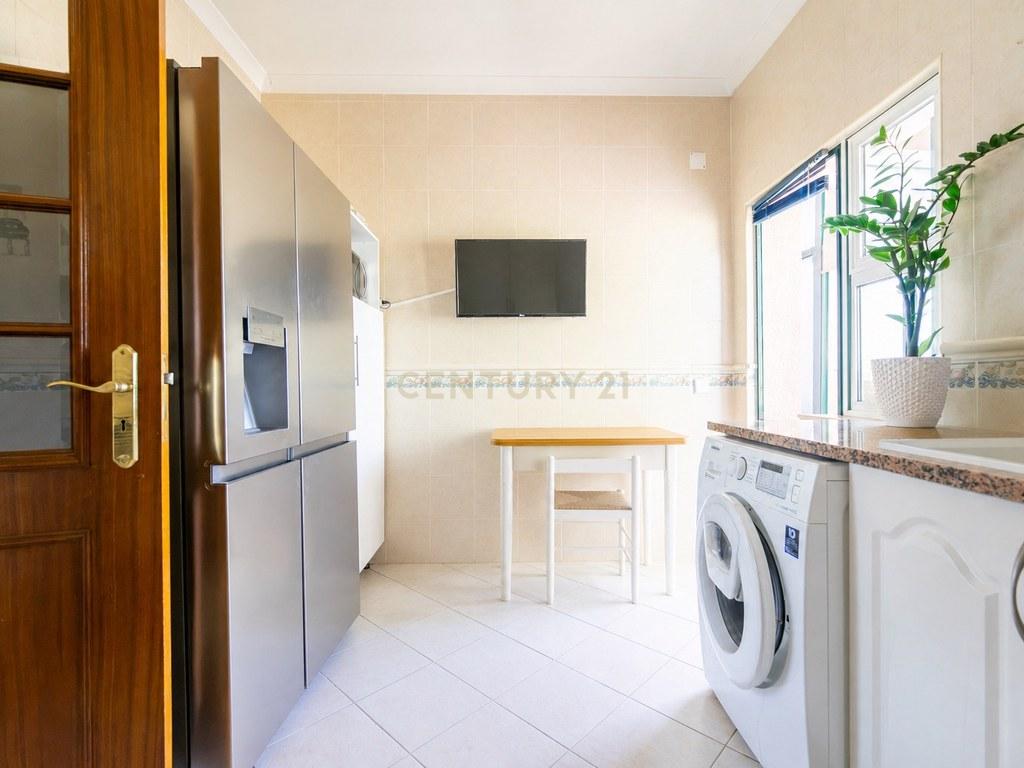 Apartment T2 in União das freguesias de Faro (Sé e São Pedro) — image 08
