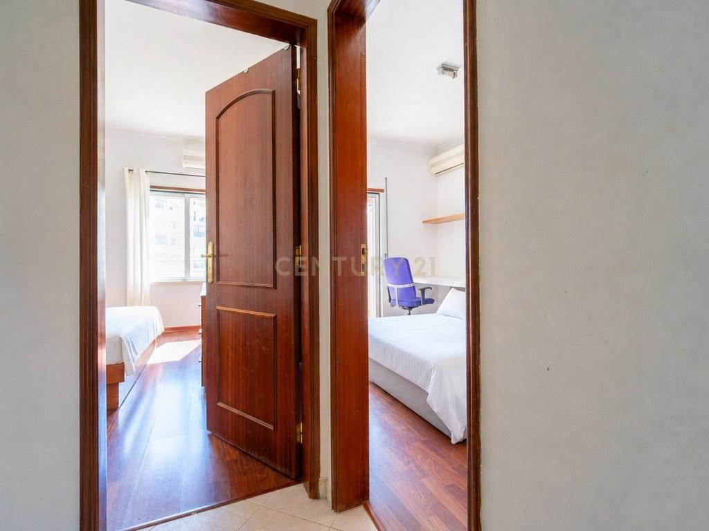 Apartment T2 in União das freguesias de Faro (Sé e São Pedro) — image 09