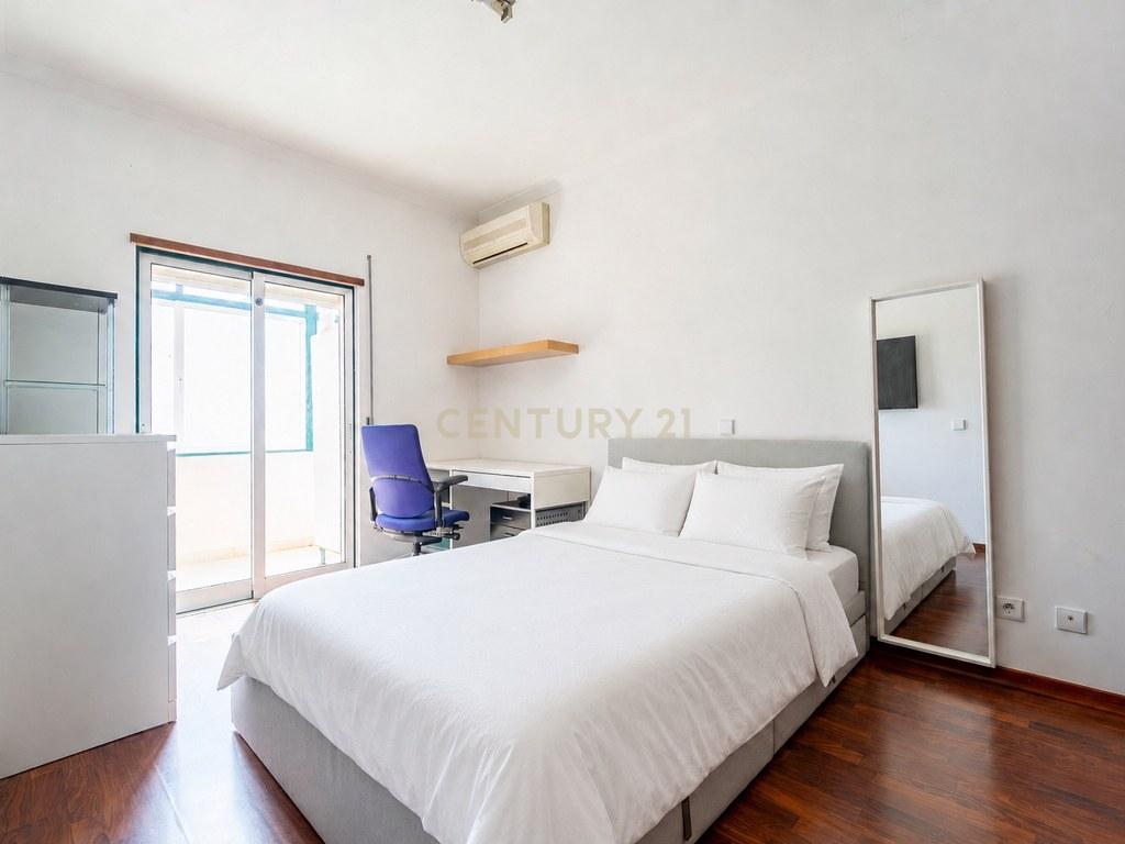 Apartment T2 in União das freguesias de Faro (Sé e São Pedro) — image 10
