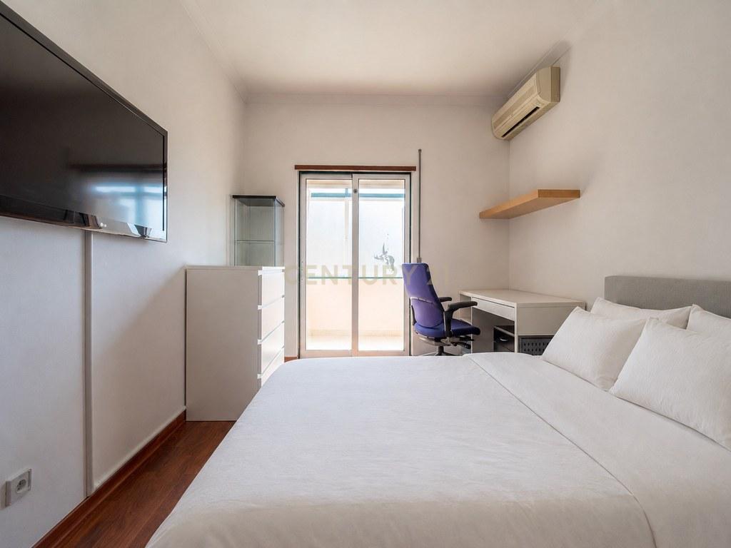 Apartment T2 in União das freguesias de Faro (Sé e São Pedro) — image 12