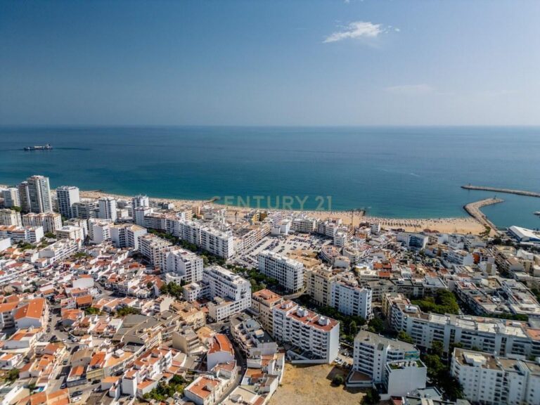 Apartment T3 in Quarteira — image 01