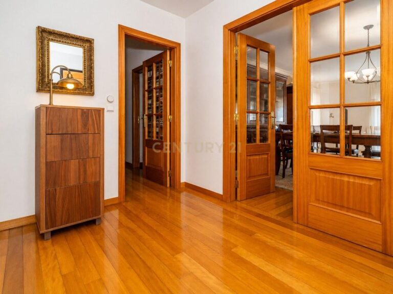 Apartment T3 in Santo António dos Olivais — image 01