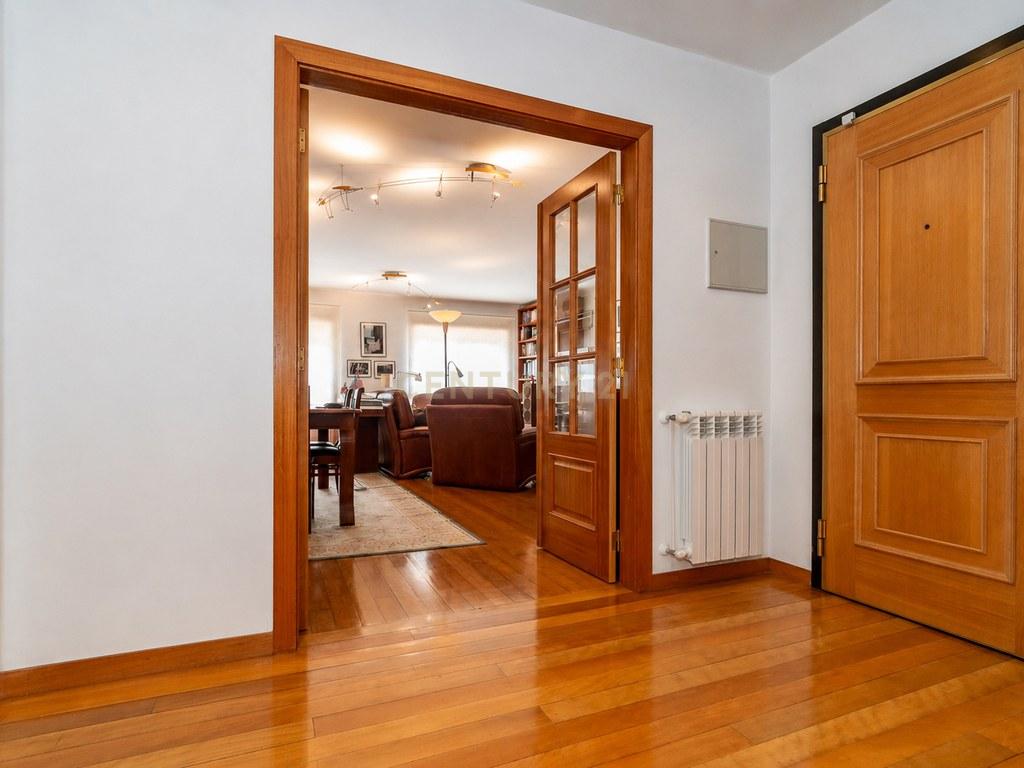 Apartment T3 in Santo António dos Olivais — image 03