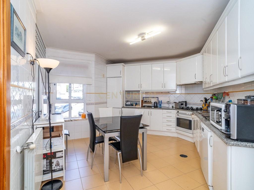 Apartment T3 in Santo António dos Olivais — image 09