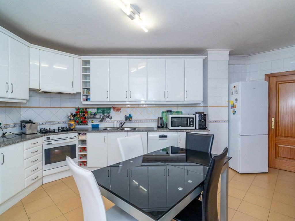 Apartment T3 in Santo António dos Olivais — image 10