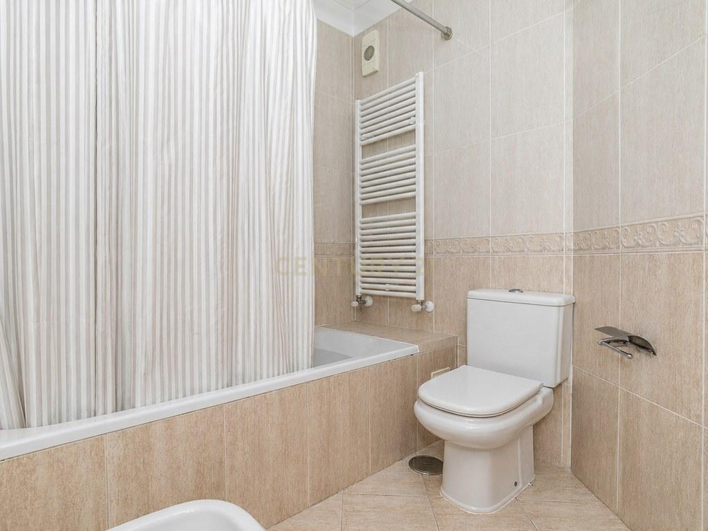 Apartment T3 in Santo António dos Olivais — image 13
