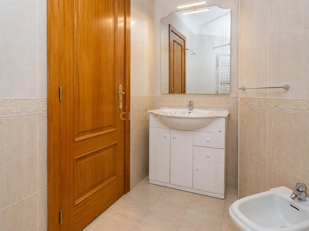 Apartment T3 in Santo António dos Olivais — image 14