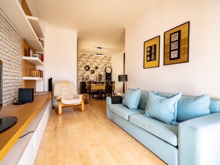 Apartment T3 in União das freguesias de Coimbra (Sé Nova, Santa Cruz, Almedina e São Bartolomeu) — image 01