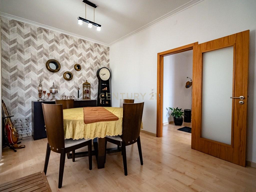 Apartment T3 in União das freguesias de Coimbra (Sé Nova, Santa Cruz, Almedina e São Bartolomeu) — image 03