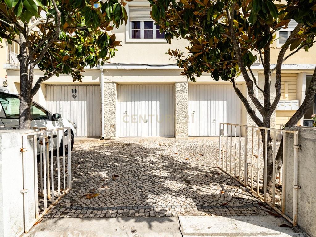 Apartment T3 in União das freguesias de Coimbra (Sé Nova, Santa Cruz, Almedina e São Bartolomeu) — image 12
