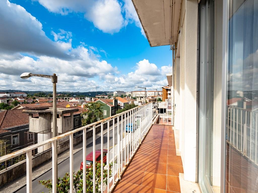 Apartment T3 in União das freguesias de Coimbra (Sé Nova, Santa Cruz, Almedina e São Bartolomeu) — image 17