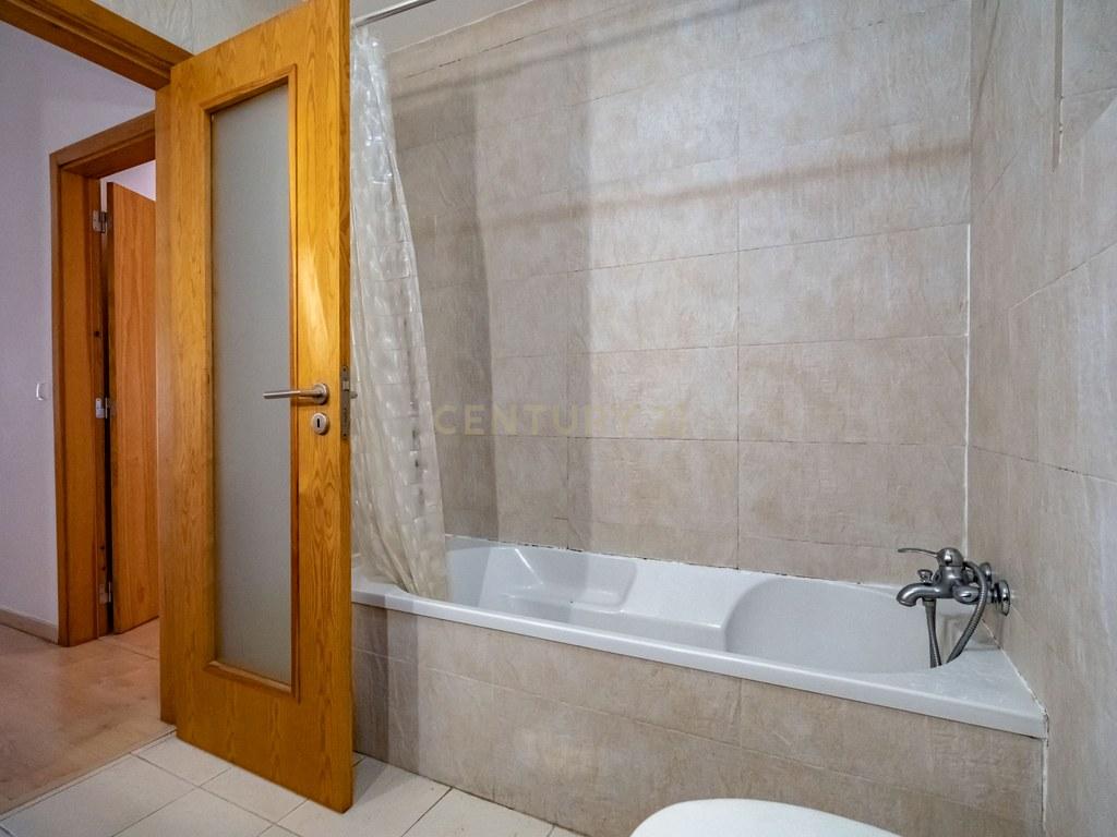 Apartment T3 in União das freguesias de Coimbra (Sé Nova, Santa Cruz, Almedina e São Bartolomeu) — image 21