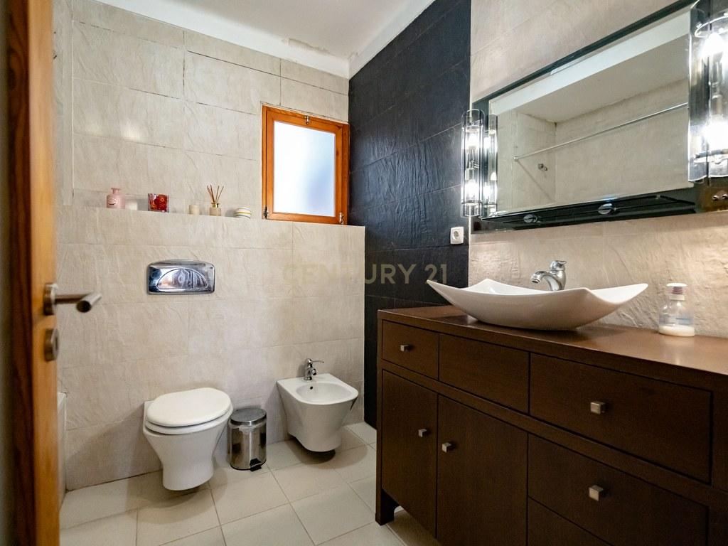 Apartment T3 in União das freguesias de Coimbra (Sé Nova, Santa Cruz, Almedina e São Bartolomeu) — image 22