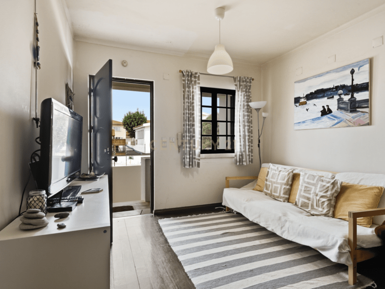 Apartment T3 in União das freguesias de Lourinhã e Atalaia — image 01