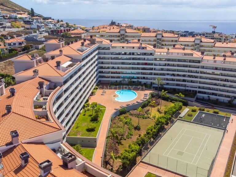 Apartment T4+ in São Martinho — image 01