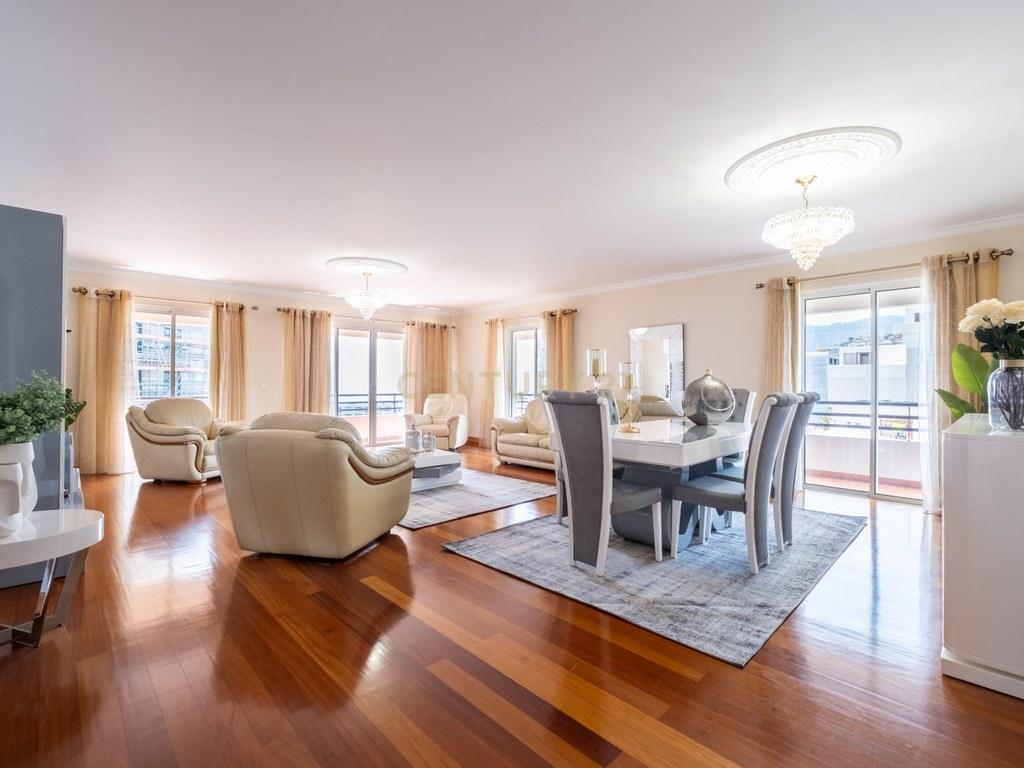 Apartment T4+ in São Martinho — image 02