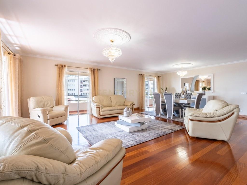 Apartment T4+ in São Martinho — image 03