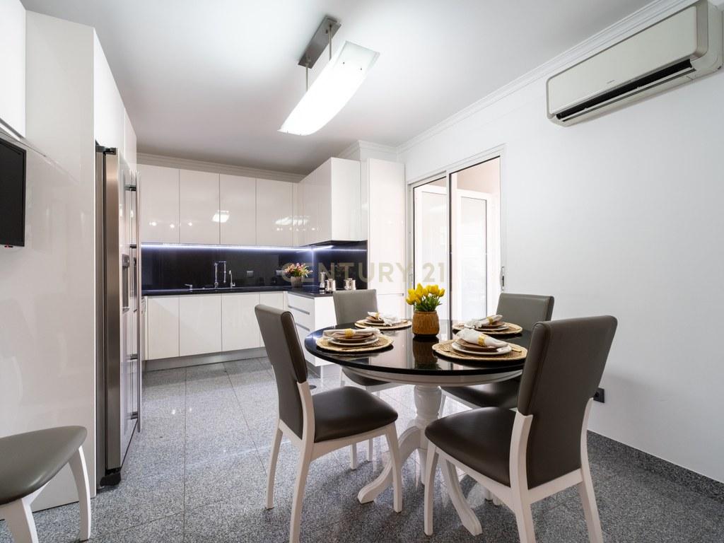 Apartment T4+ in São Martinho — image 05